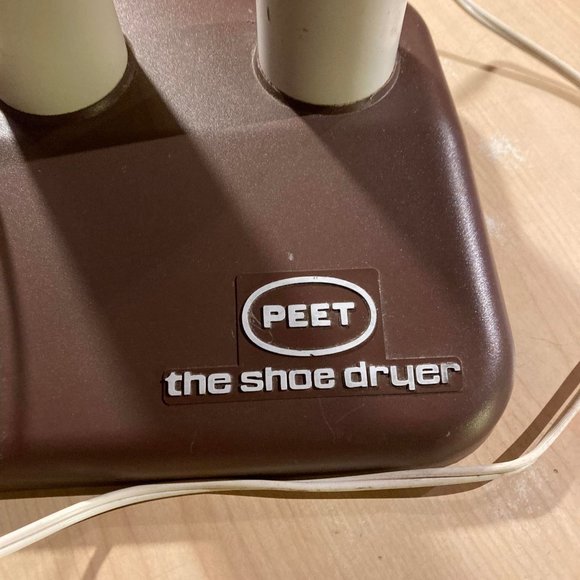 Peet Boot Dryer thermal convection to safely dry soggy footwear overnight. - Picture 5 of 7